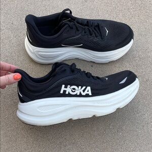 Hoka Women's Bondi 9 - size 7